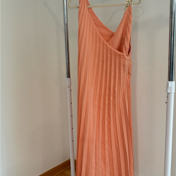 NWT ZARA PEACH PLEATED MAXI DRESS WITH GOLD STRAP DETAIL - Picture 6 of 7